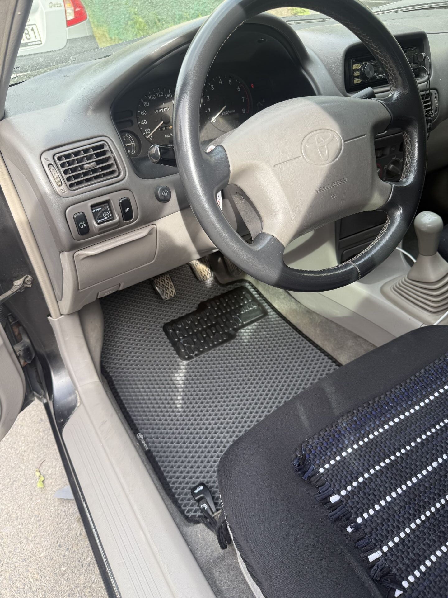 TOYOTA COROLLA E110 1998-2002 KEDİGÖZÜ EVA OTO PASPAS