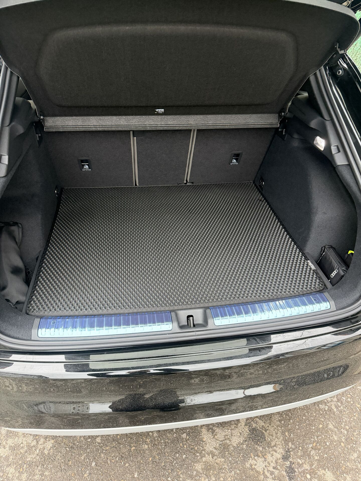 AUDİ Q3 FJ 2025 SONRASI ÜST KADEME EVA BAGAJ HAVUZU