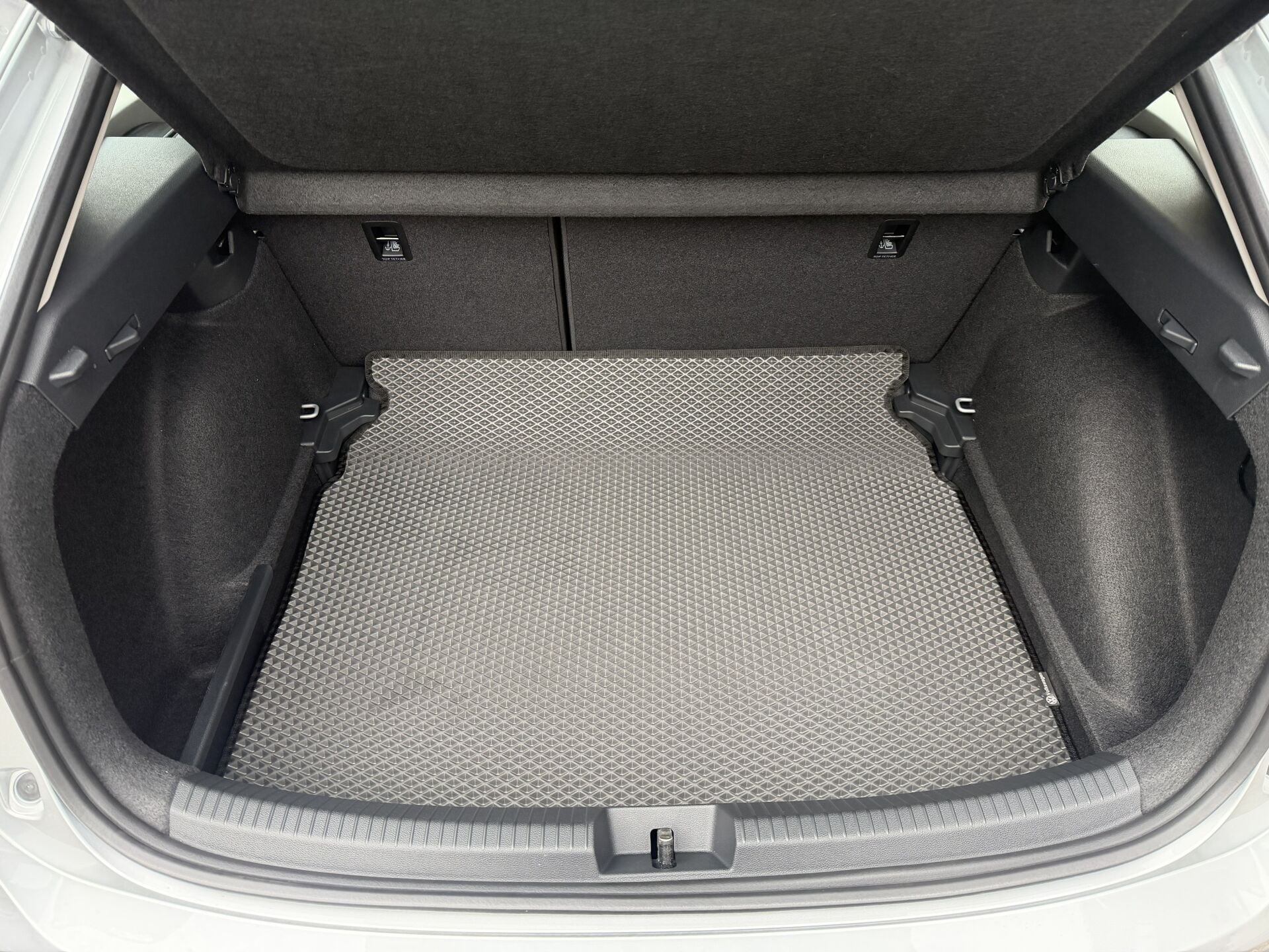 VOLKSWAGEN TAİGO 2021 SONRASI ALT KADEME EVA BAGAJ HAVUZU
